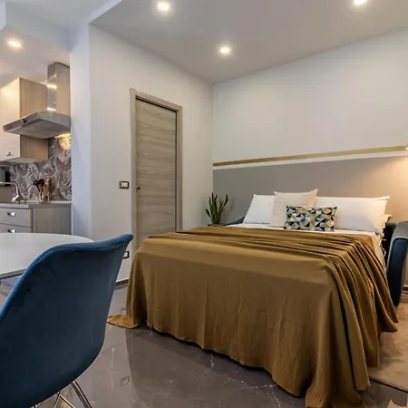 Golden View Holidays Apartment *