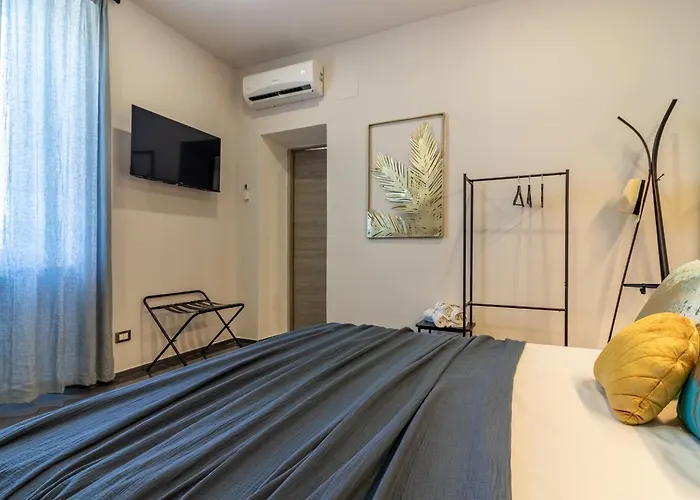 Golden View Holidays * La Spezia