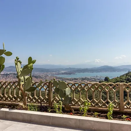 Golden View Holidays לה ספציה
