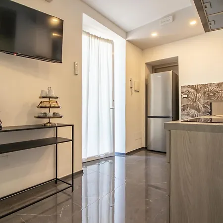 Golden View Holidays Специя